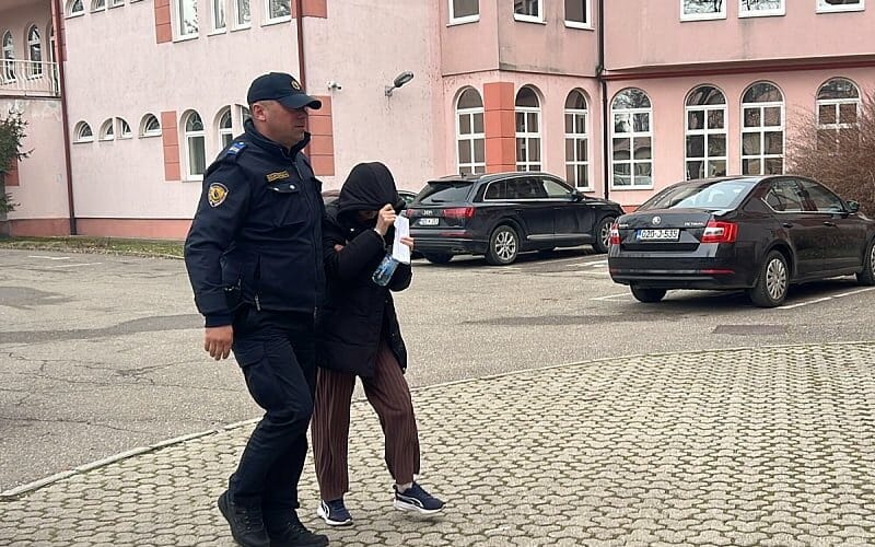 Privođenje uhapšenih u Tužilaštvo Brčko distrikta (Foto: Reuters)