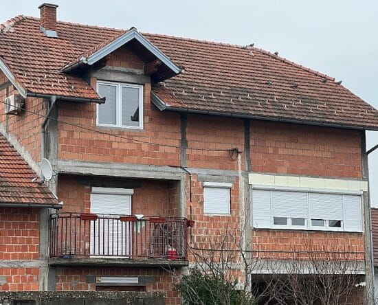 Kuća u kojoj su pronađena djeca (Foto: A. K./Klix.ba)