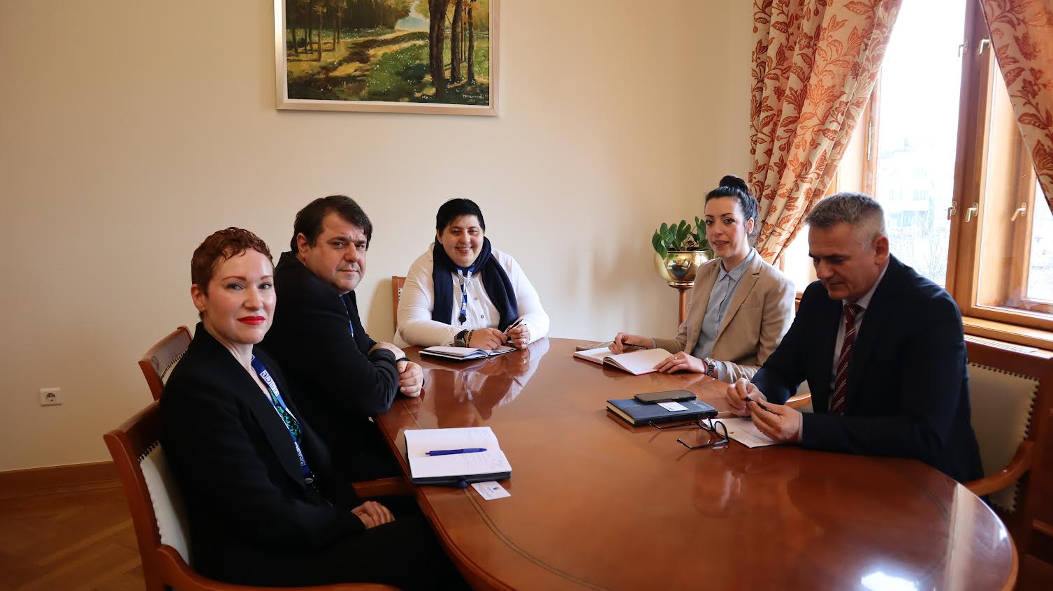 Sastanak gradonačelnika Siniše Milića s novoimenovanom šeficom Ureda OSCE-a Megan McCullough. Vlada Brčko distrikta BiH.