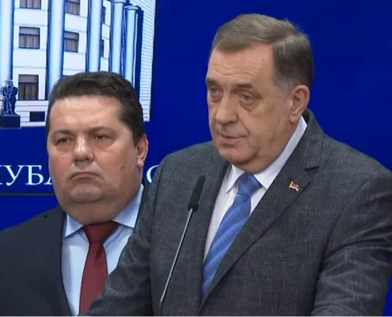 Milorad Dodik u Banjoj Luci ponižavao vlastiti narod i novinara FTV-a (Screenshot: RTRS)