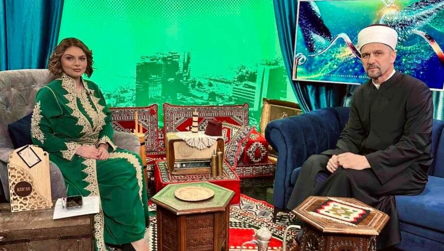 Voditeljica Mirela Pekušić i Damir ef. Peštalić. Alfa TV