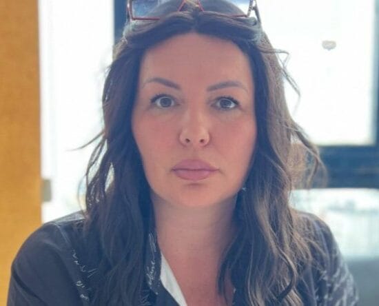 Irnela Stošić. Pomozi.ba