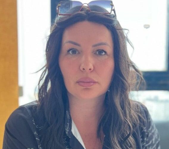 Irnela Stošić. Pomozi.ba