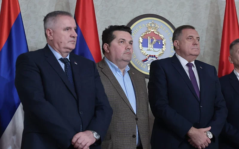 Radovan Višković, Nenad Stevandić i Milorad Dodik. Kix.ba
