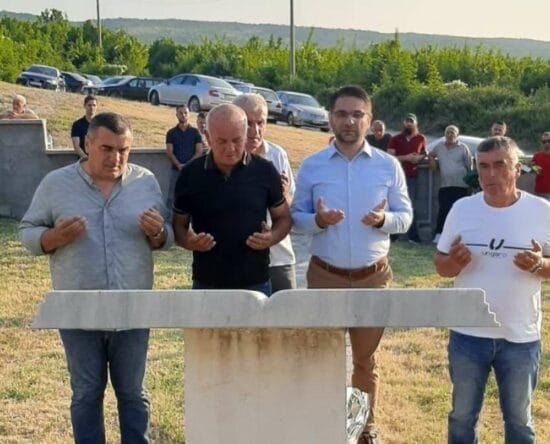 Foto/ Zajednica porodica žrtava ubijenih na Uborku i Sutini 1992.